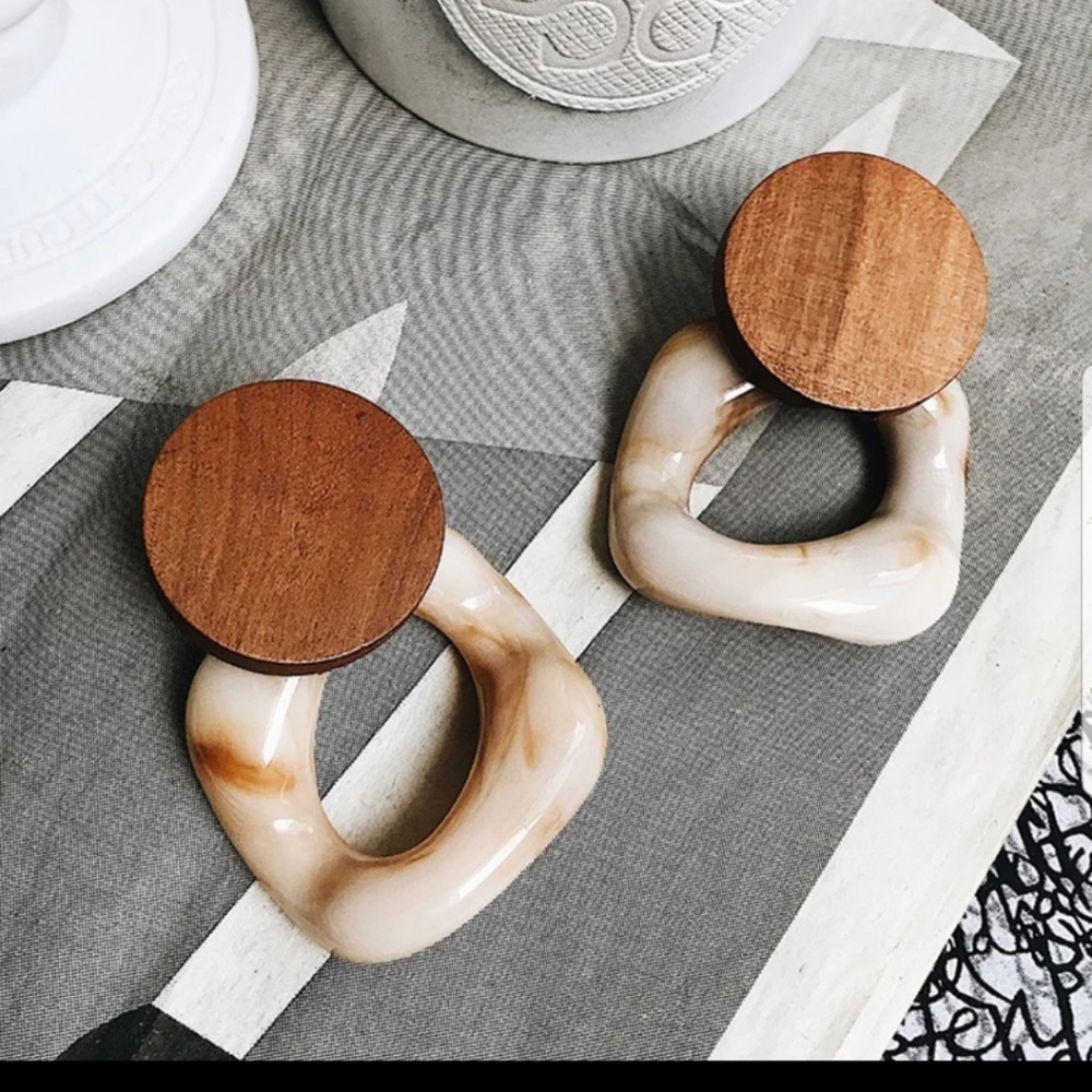 Light Brown Resin drop earrings